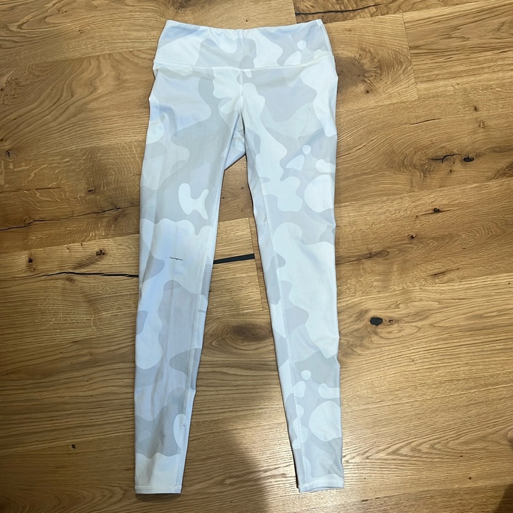 Alo Airbrush White Camo Leggings